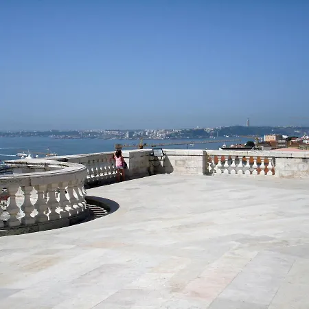 Neighbourly - Rosario Studio Apartment Lisbon
